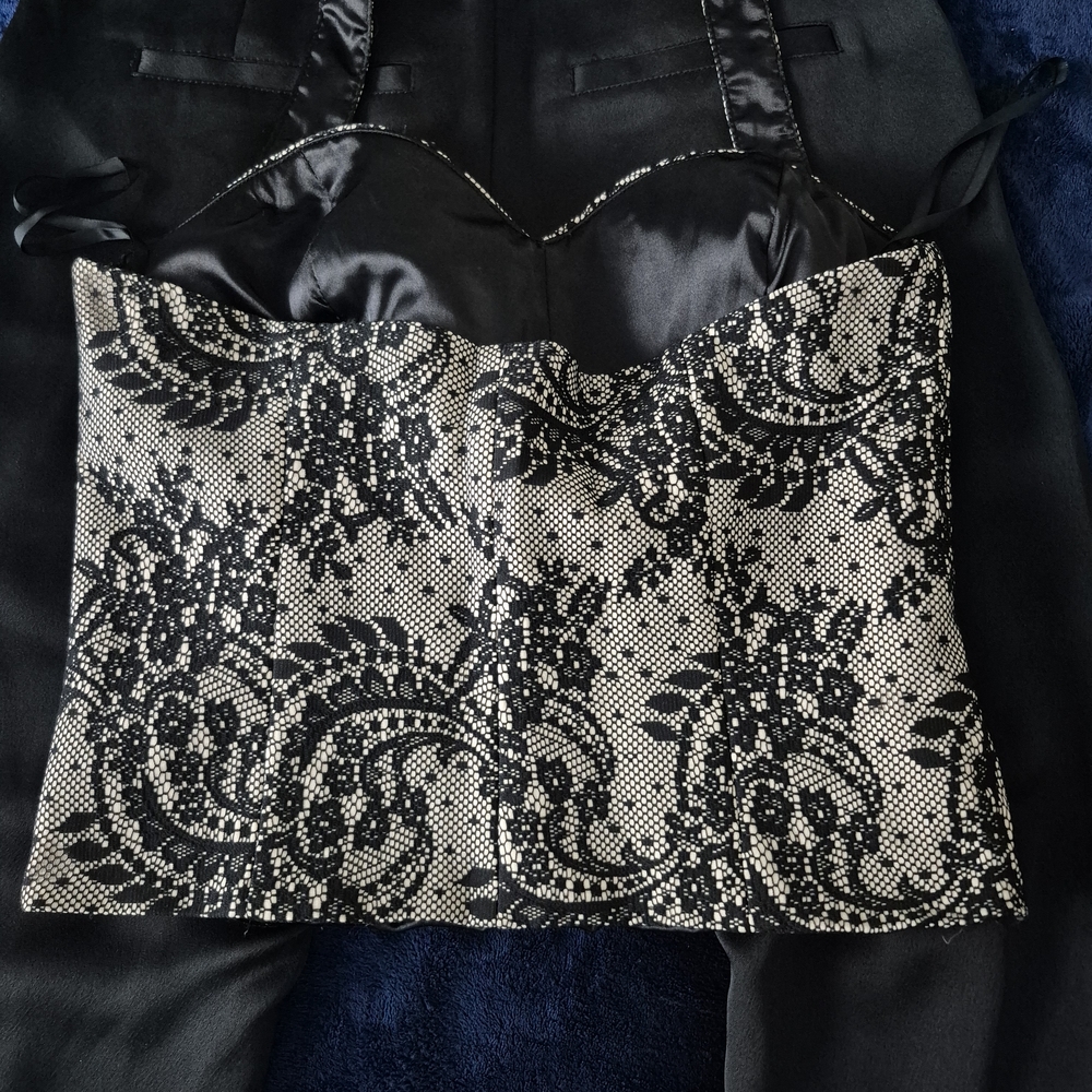 Bebe Black and Cream Lace Detail Top - Picture 5 of 9